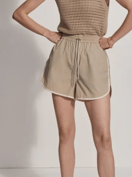 Varley Pants - Varley Harmon High Rise 4” Drawstring Athletic Shorts Tan/Cream Trim Pockets